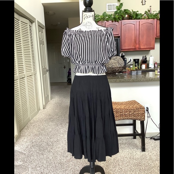 🤩 H&M Crop Top and Skirt Set 🤩 - Picture 1 of 9